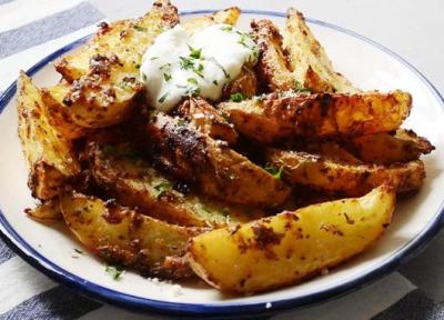 طرز تهیه سیب زمینی تنوری پنیری و خوشمزه در فر یا مایکروفر طرز تهیه سیب زمینی تنوری پنیری و خوشمزه در فر یا مایکروفر